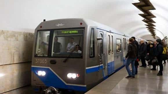 Metrodakı şok olay ANBAAN KAMERADA: uşaq qatarın altına düşdü, sonra... - VİDEO