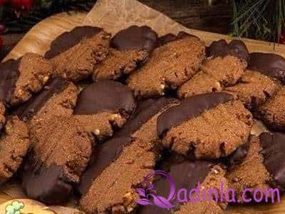 Şokolada batırılmış fındıqlı peçenye (foto ressept)