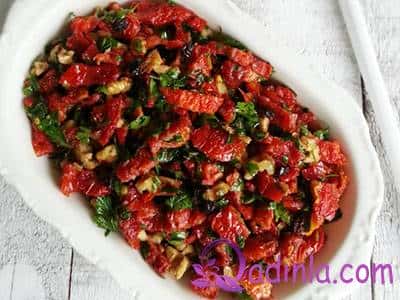 Qurudulmuş pomidor salatı resepti