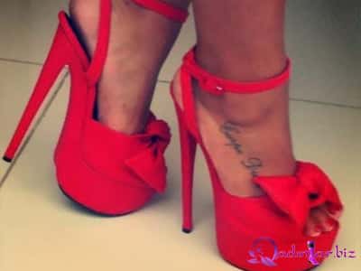 Xanımların sevimlisi qırmızı ayaqqabılar
