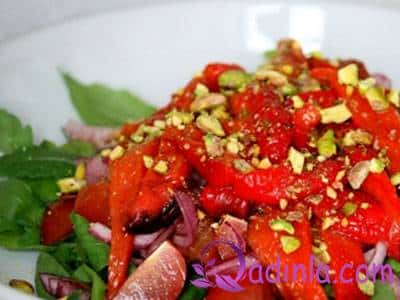Pomidorlu və püstəli salat resepti