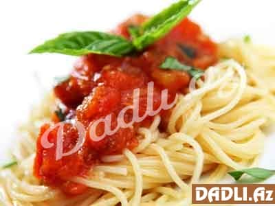 Napolitan souslu spagetti resepti